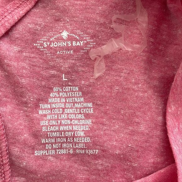 NWT pink T-shirt flowers in heart with keyhole opening on upper back size Large - Picture 9 of 9